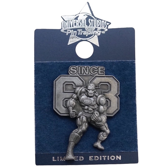 Universal Studios Marvel Since 63' Iron Man Pin LE - Picture 1 of 1